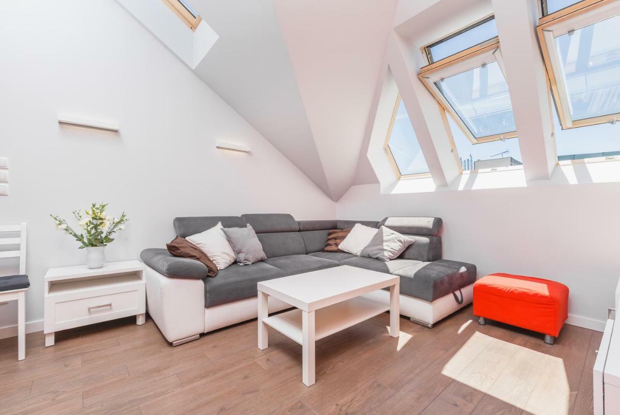 Cheerful Air Conditioned Apartment With Mezzanine And Parking - Old Town Cracóvia Exterior foto
