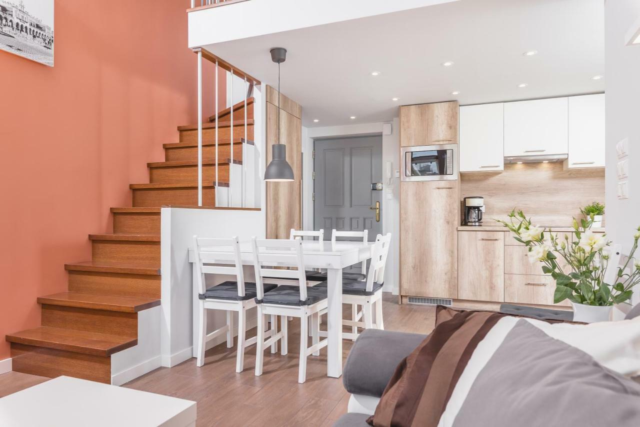 Cheerful Air Conditioned Apartment With Mezzanine And Parking - Old Town Cracóvia Exterior foto