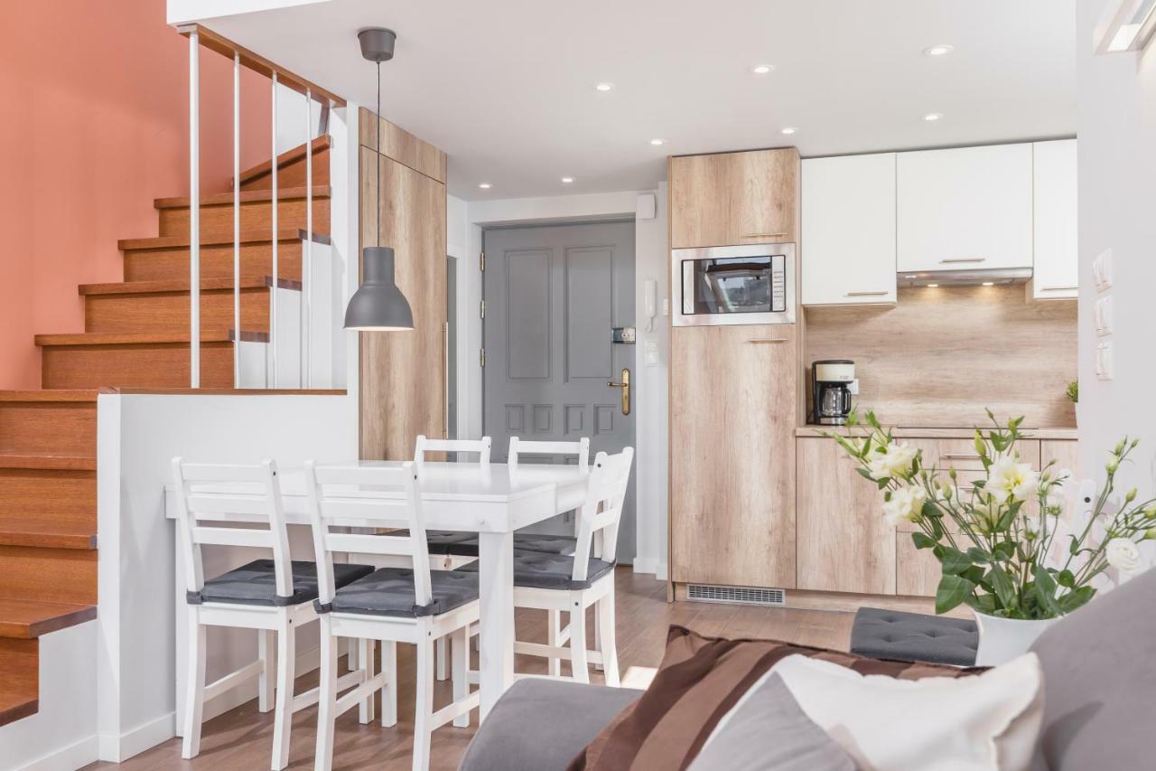 Cheerful Air Conditioned Apartment With Mezzanine And Parking - Old Town Cracóvia Exterior foto